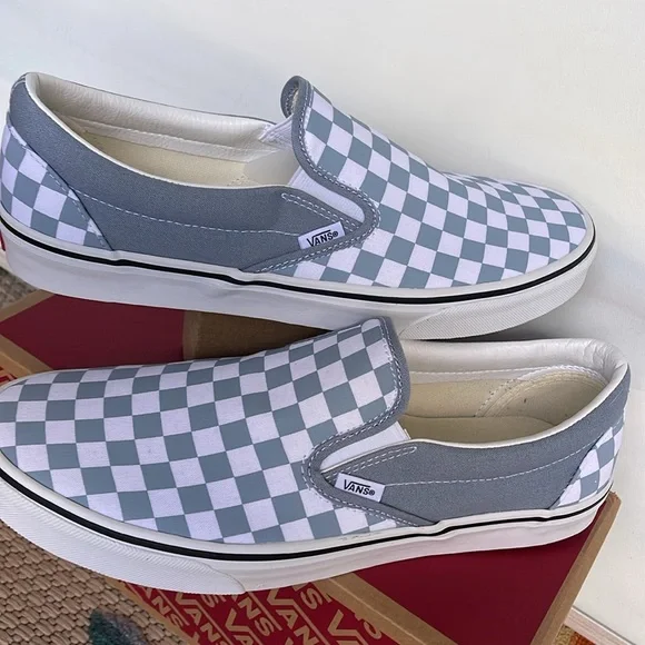 Vans Men’s Classic Slip-On
Color Theory Checkerboard
VN000BVZDSB
Sneakers - Picture 11 of 16